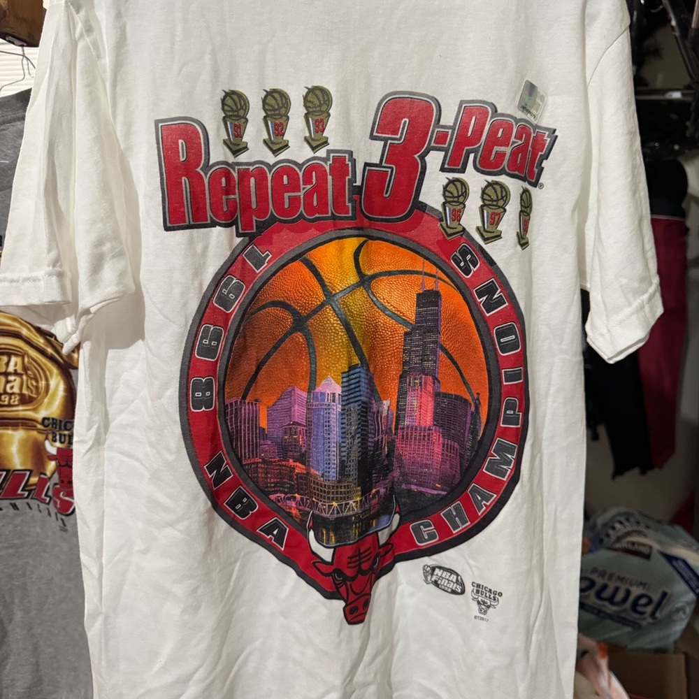 Chicago Bulls Repeat 3-Peat NBA Championship Kids Tee Shirt & Shorts NWT Vintage
